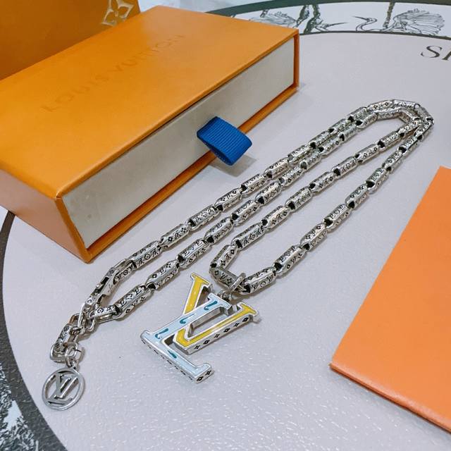Authentic New Louis Vuitton Lv Necklace, Original Store-Quality New Model, Retro