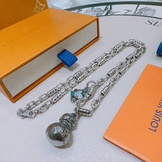 Authentic New Louis Vuitton Lv Necklace, Original Store-Quality New Model, Retro