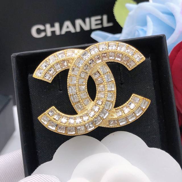 Model Number Xxz0011 Authentic Single Piece, Celebrity And Influencer Favorite.