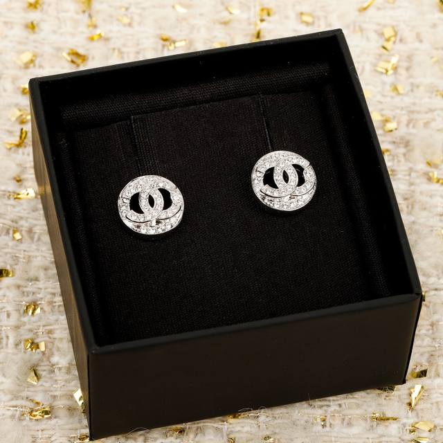 High-Quality, Details As Shown, Silver-Plated Full-Diamond Round Double C Earrin