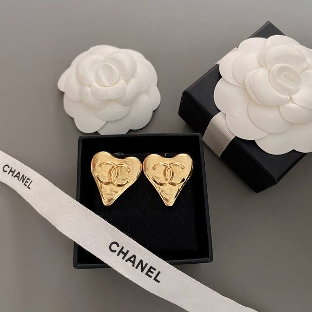 High-Quality, Details As Shown. Fragrant Gold Heart-Shaped Earrings, Vintage Sty