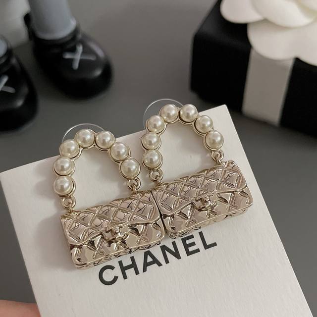 High-Quality, Details As Shown. Fragrant Pouch Ear Studs. This Season's Hottest
