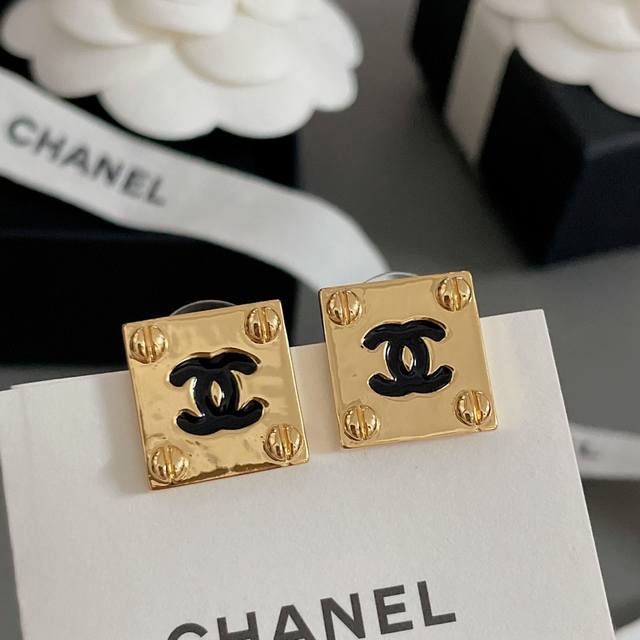 High-Quality, Details As Shown In The Photo. Fragrant Square Gold And Black Doub