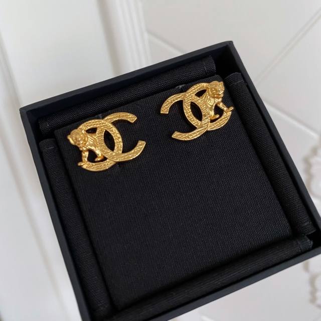 High-Quality, Details As Shown, Fragrant, 3D Embossed Small Lion Ear Studs, Prem