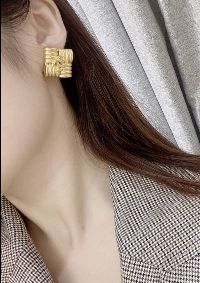 High-Quality, Details As Shown. Layered Pastry Ear Clips, Vintage Style! Highly
