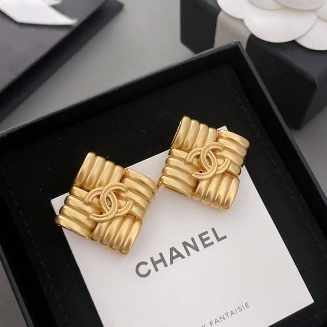 High Quality, Details As Shown. Fragrant Layered Pastry Ear Clips, Vintage Style