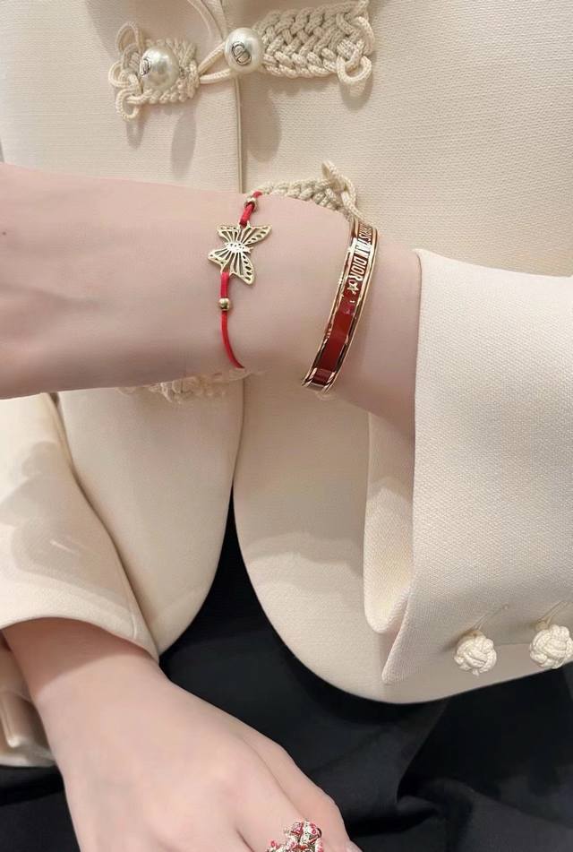 High-Quality, Details As Shown. D-Shaped Hollow Butterfly Lucky Red Bracelet. Z