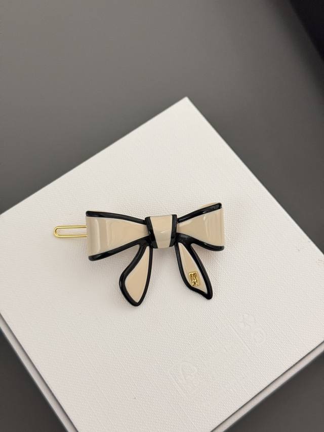 High-Quality, Details As Shown. Alexander Mcqueen Hairpin An Indispensable Fashi