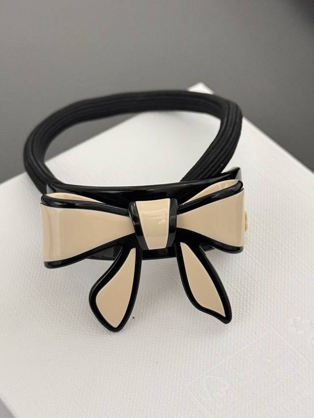 High-Quality, Details As Shown. Alexander Mcqueen Hair Tie An Indispensable Fash