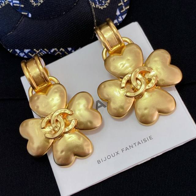 High-Quality, Details As Shown. Our Favorite Vintage Piece Don't Miss It! The Fo