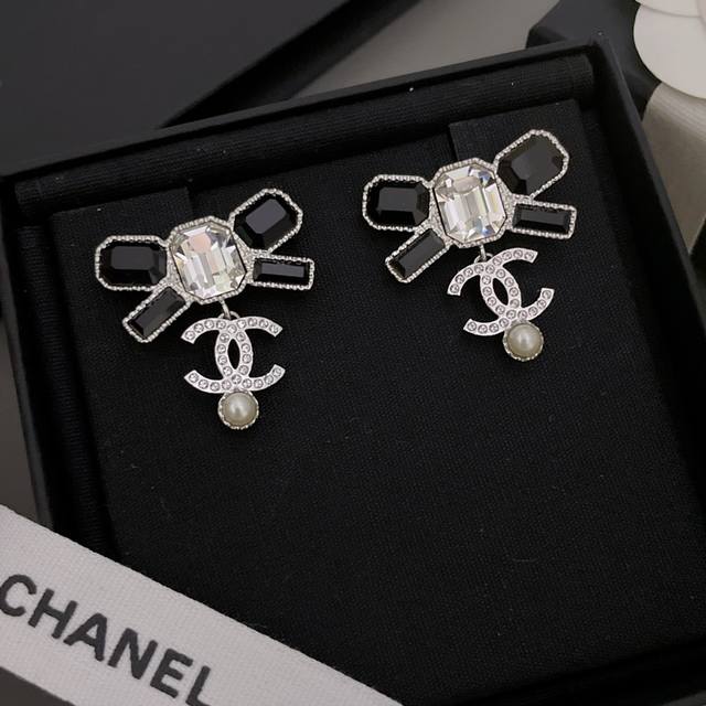 High-Quality, Details As Shown. Fragrant Butterfly Bow With Double C Pearl Stud