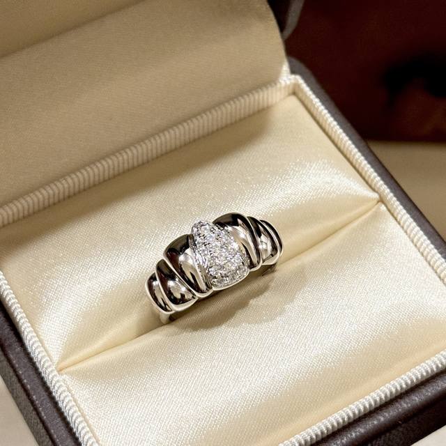 A6011 High-End Custom European Metal Style New Design Irregular Half-Diamond Rin