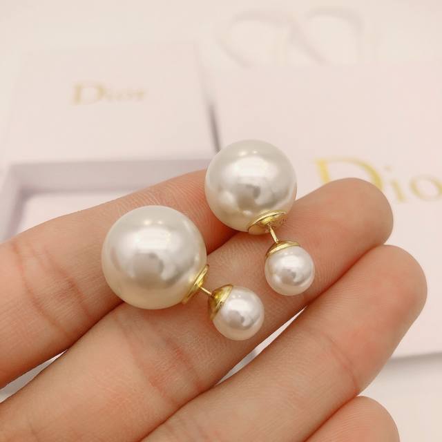Code Ded0021 Zp Prototype Large And Small Dili Ear Studs Elegant And Graceful De
