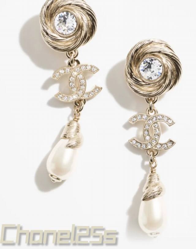 Chanel 25S Rotating Threaded Double C Pearl Long Pendant Earrings. Beautiful Des