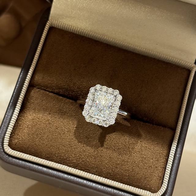 A1276 Simulated Diamonds, Four-Prong Setting, Five-Carat Square Diamonds, Row Of