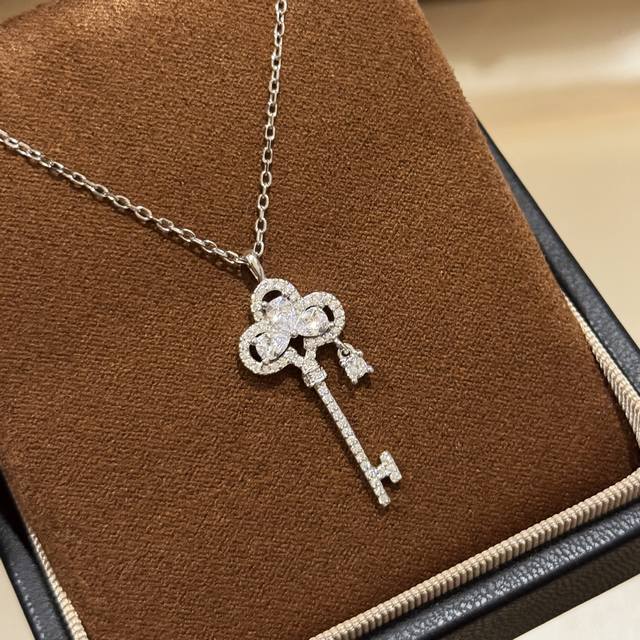 A5945 New Design, Three Teardrop-Shaped Keys, Necklace, S925 Sterling Silver Pla