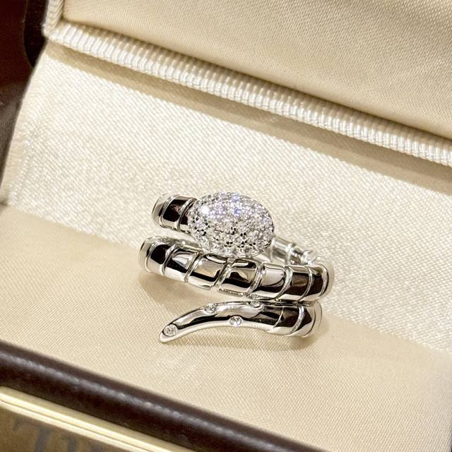 A5913 Independent Designer Bestseller, Vintage European Style, Snake-Shaped Open