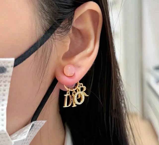 Code Ded0653 Dio* Latest Pink Letter Ear Studs, Made Of Zp Brass, Letter Pearl E