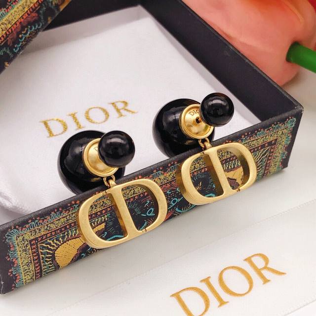 Id Ded0436 Black And Gold A Must-Have This Season! D! Or Cd Letter Pearl Earring
