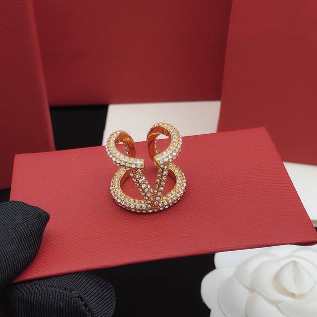 Id Vjz0005 Valentino Latest Diamond-Studded Ring, Made From The Same Zp Brass Ma