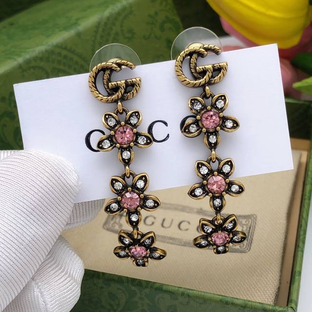 Code Ged0187 Gucci's Latest Fringed Flower Red Design, Consistent With Zp Brass