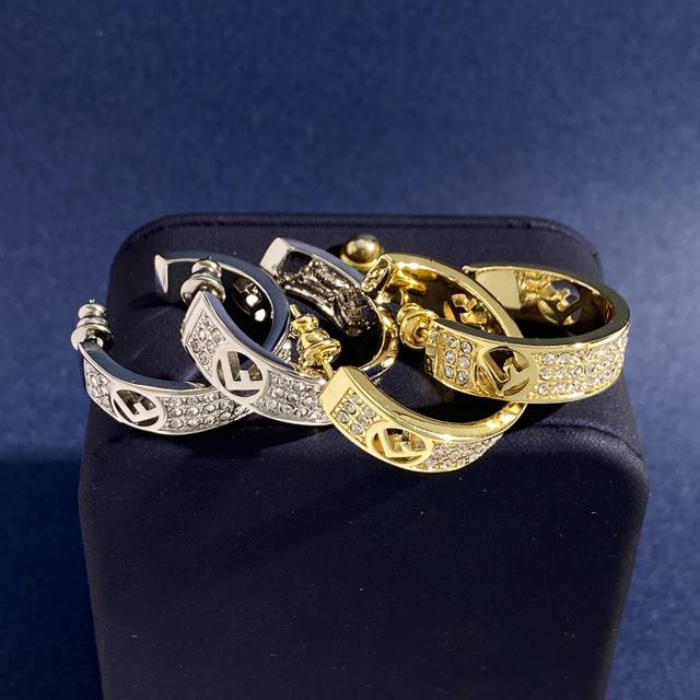 Fendi F-Letter Full-Diamond Three-Row Star-Studded C-Shaped Earring Earrings. Ex