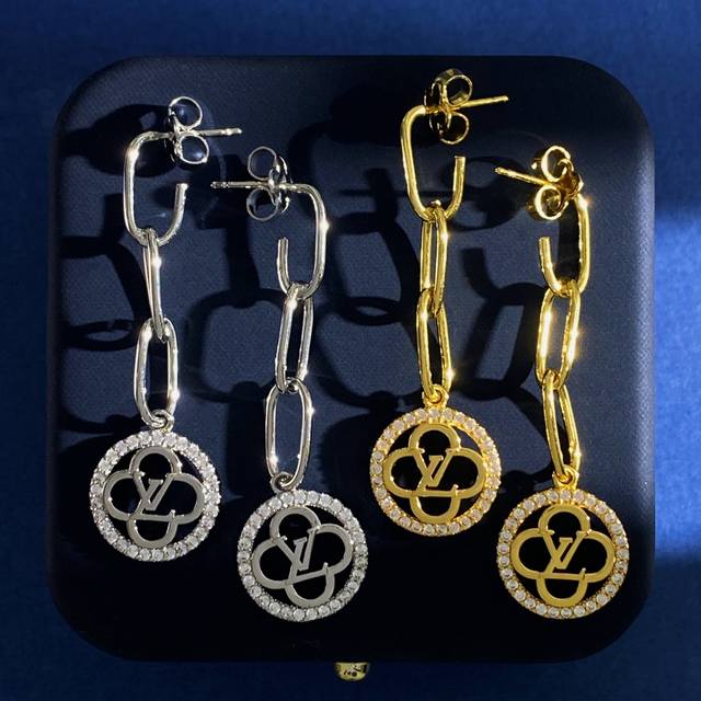 Louis Vuitton High-End Fashion Design O-Shaped Chain Pendant With Diamond-Studde