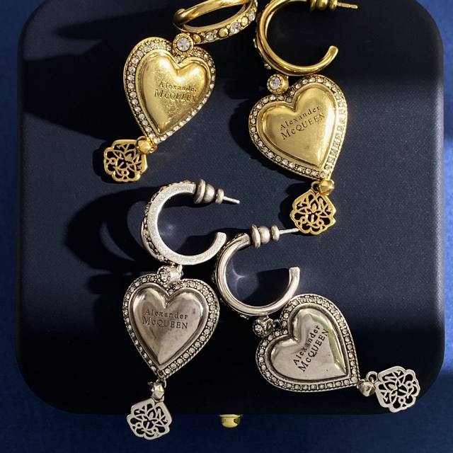 Alexander Mcqueen Vintage-Inspired Antique-Style Diamond-Encrusted Heart-Shaped
