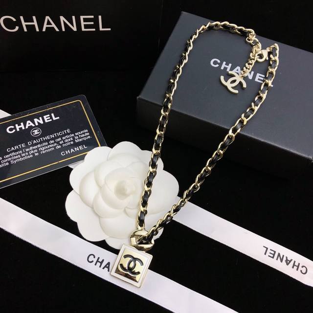 Chanel Pre-Owned Double C Necklace Chanel's Designs Truly Need No Introduction E