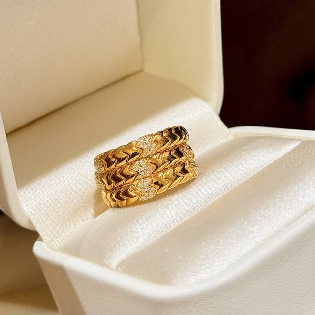 A4559 French Vintage Replica, Three-Layer Snake Bone Design With Diamond-Studded