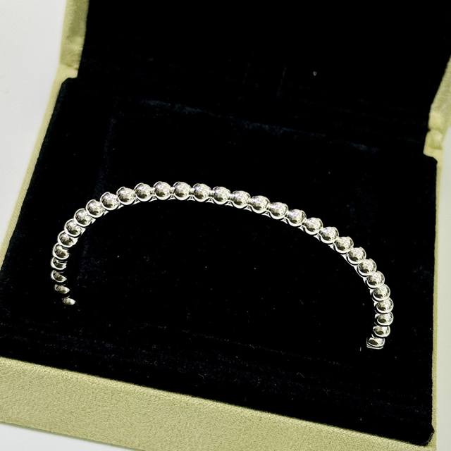 A0025 Beaded Edge, Smooth Finish, Narrow Bracelet. Finally, A Narrow Bracelet Fr
