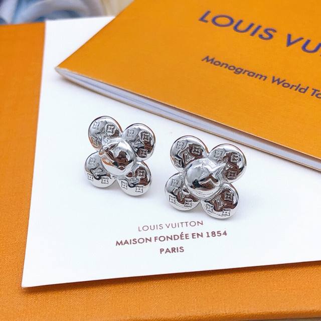 Code Led0110 Lv* Latest Style Flower Ear Studs In Silver, Consistent Zp Brass Ma