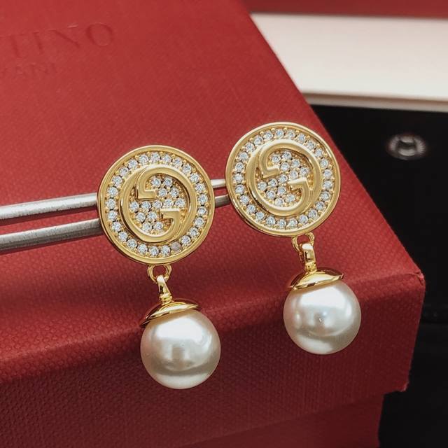 Code Ged0244 Gucc* Latest Round Diamond-Studded Pearl Pendant, Zp Brass Material