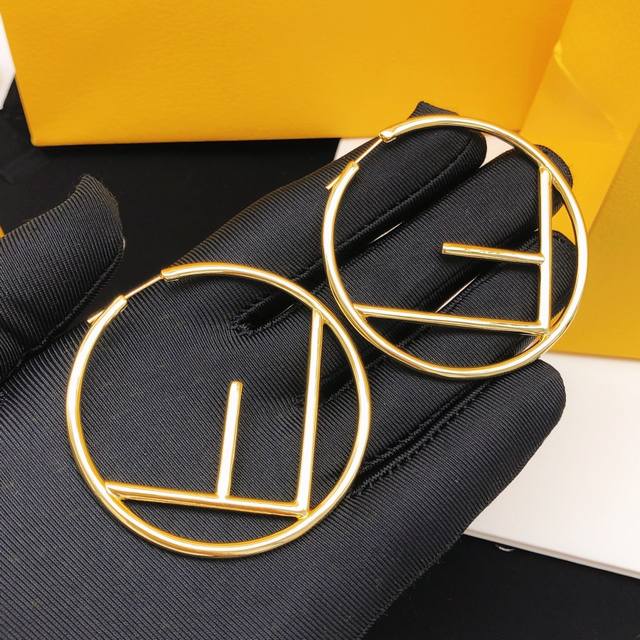 Code Fded0014, 5Cm Fendi Large Round Smooth Finish Earrings