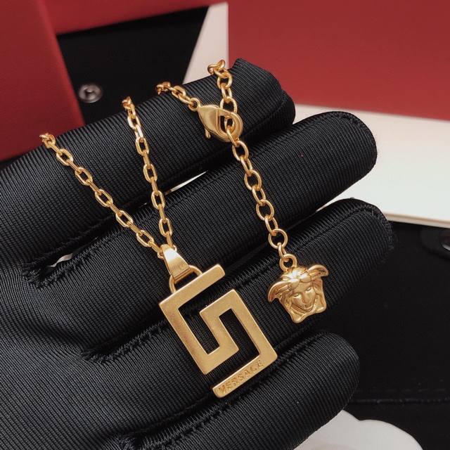 Code Fsxl0002 Versace Necklace With Gold And Diamond-Encrusted Design