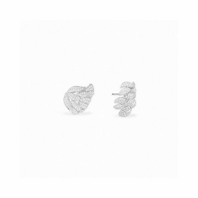 Apm Monaco Leaf-Shaped Stud Earrings! Capturing The Beauty Of Nature, These Earr