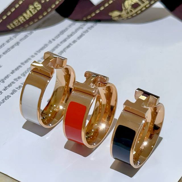 Herm S Ring Classic, High-End, Elegant, And Sophisticated. Pig Nose Design. The