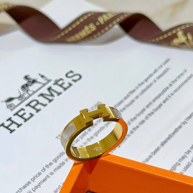 Herm S Ring, Classic Design, High-End And Elegant. The Pig Nose Design Is The Mo