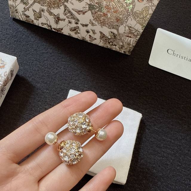 New Arrival Dior Cd Pearl Earrings! Mini Cd Letters, Delicate And Elegant, Under