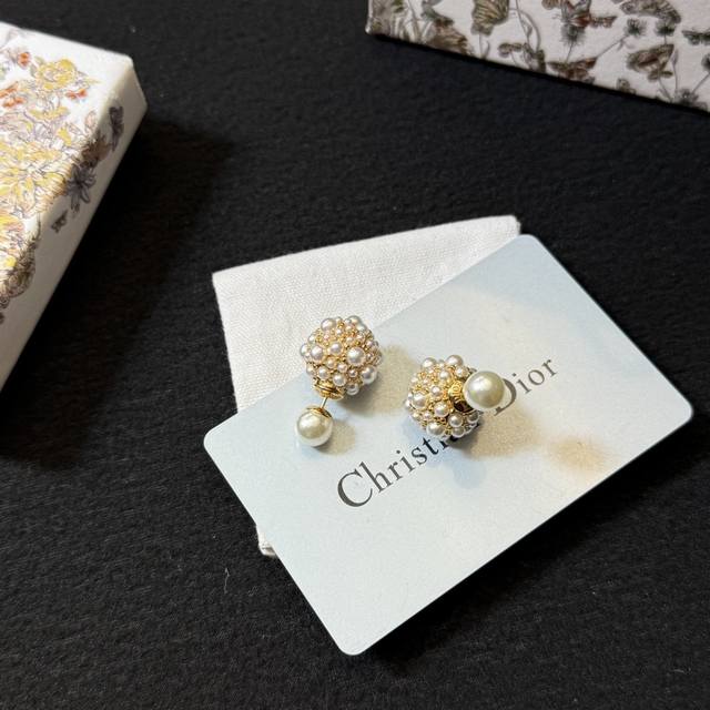New Arrival Dior Cd Pearl Earrings! Mini Cd Letters, Small And Delicate, Low-Key