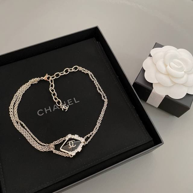 High-Quality, Details As Shown. Fragrant Diamond-Shaped Multi-Layered Chain Neck