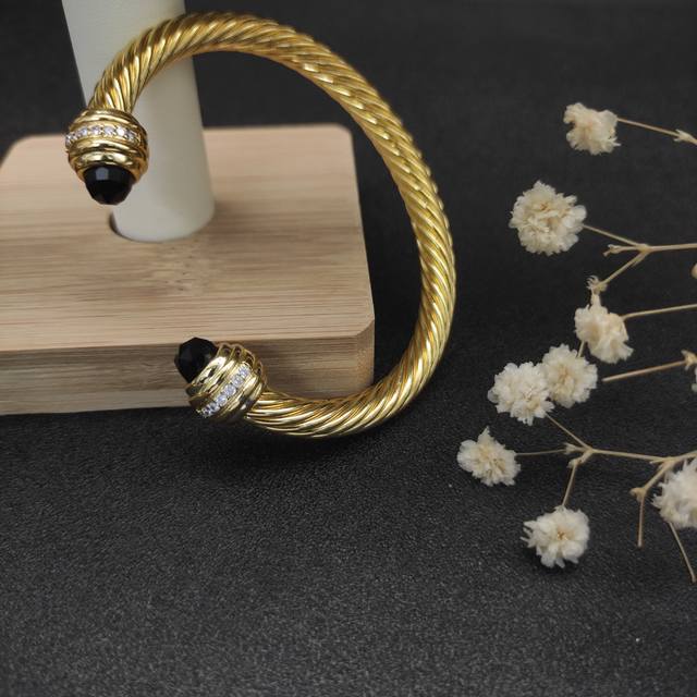 David Yurman 7 Mm Gold-Plated Black Diamond-Studded Hook-Head Bracelet. Recommen