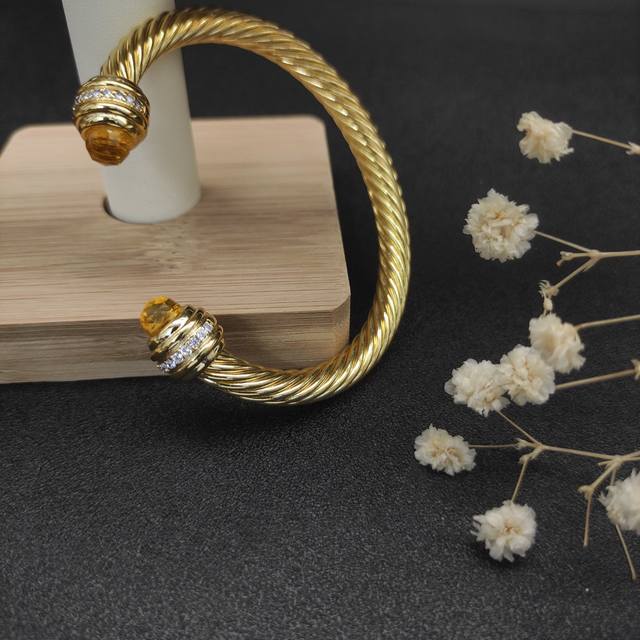 David Yurman 7Mm Gold-Plated Stone-Inlaid Yellow Diamond Head Bracelet. Recommen