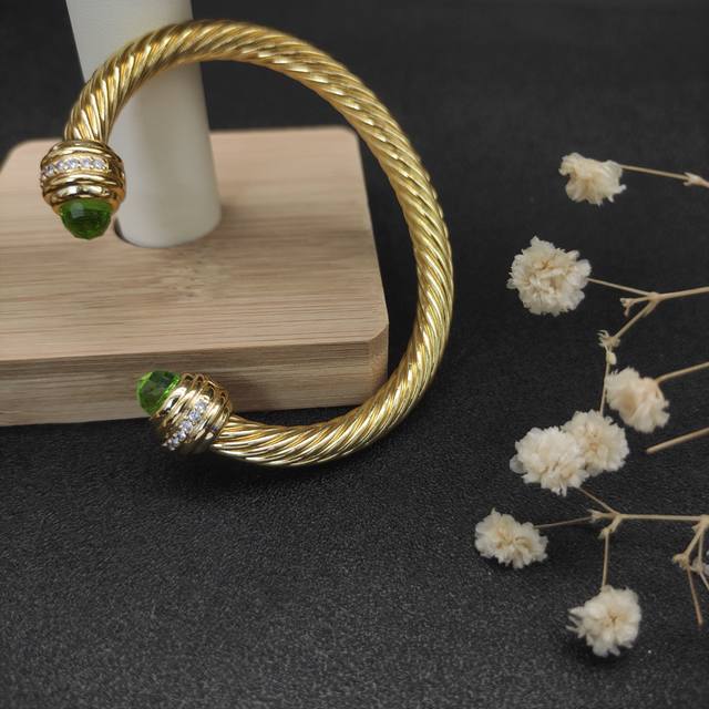 David Yurman 7Mm Gold-Inlaid Stone Light Green Diamond Bracelet. Recommended Wri