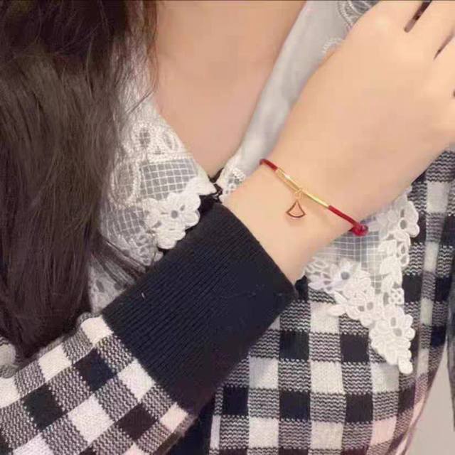 Zp Custom Design Bvlgari Red Cord Bracelet Elegant And Sophisticated Design, Met