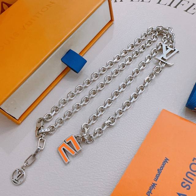 Lv Louis Vuitton Necklace Authentic Store New Arrival Molded Retro Fashion Essen