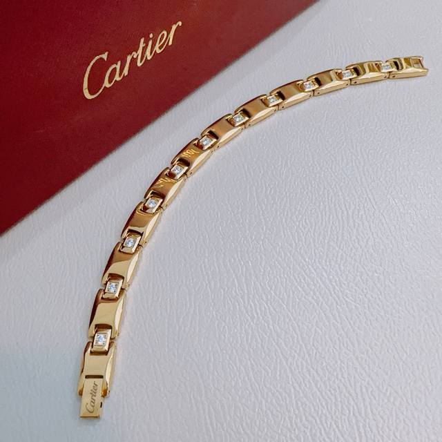 Cartier Bracelet V Gold Material Series. Perfect Condition, Unmatched Details, T