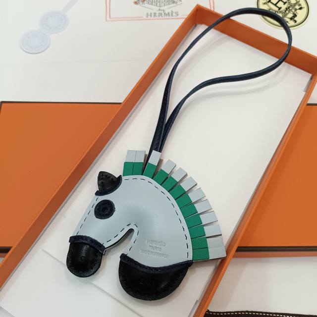 Premium Edition P2025 Hmmmmsgeegee Lroquois Pendant, Milo Lambskin Pendant. The