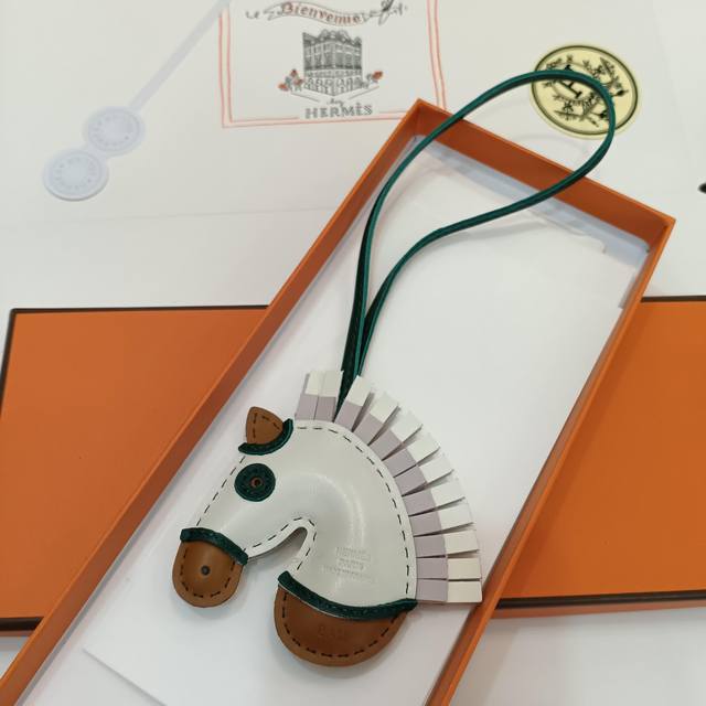 Premium Edition P2025 Hmmmmsgeegee Lroquois Pendant, Milo Lambskin Pendant. The