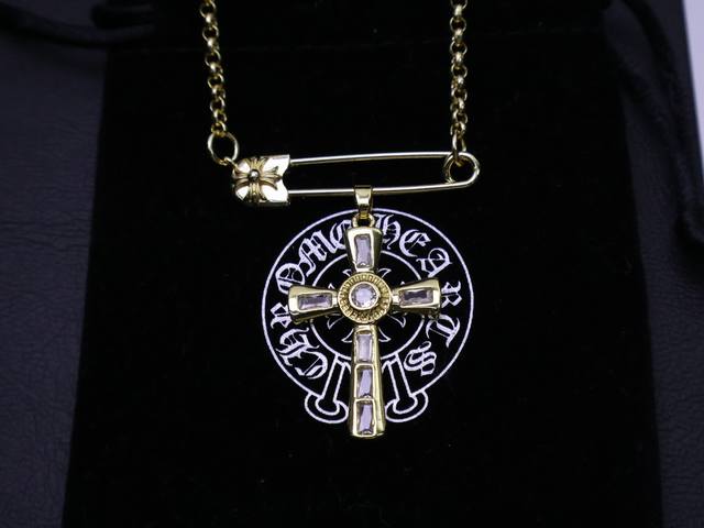 Family, The Chrome Hearts Gold-Plated Diamond-Studded Pin Necklace Has Completel